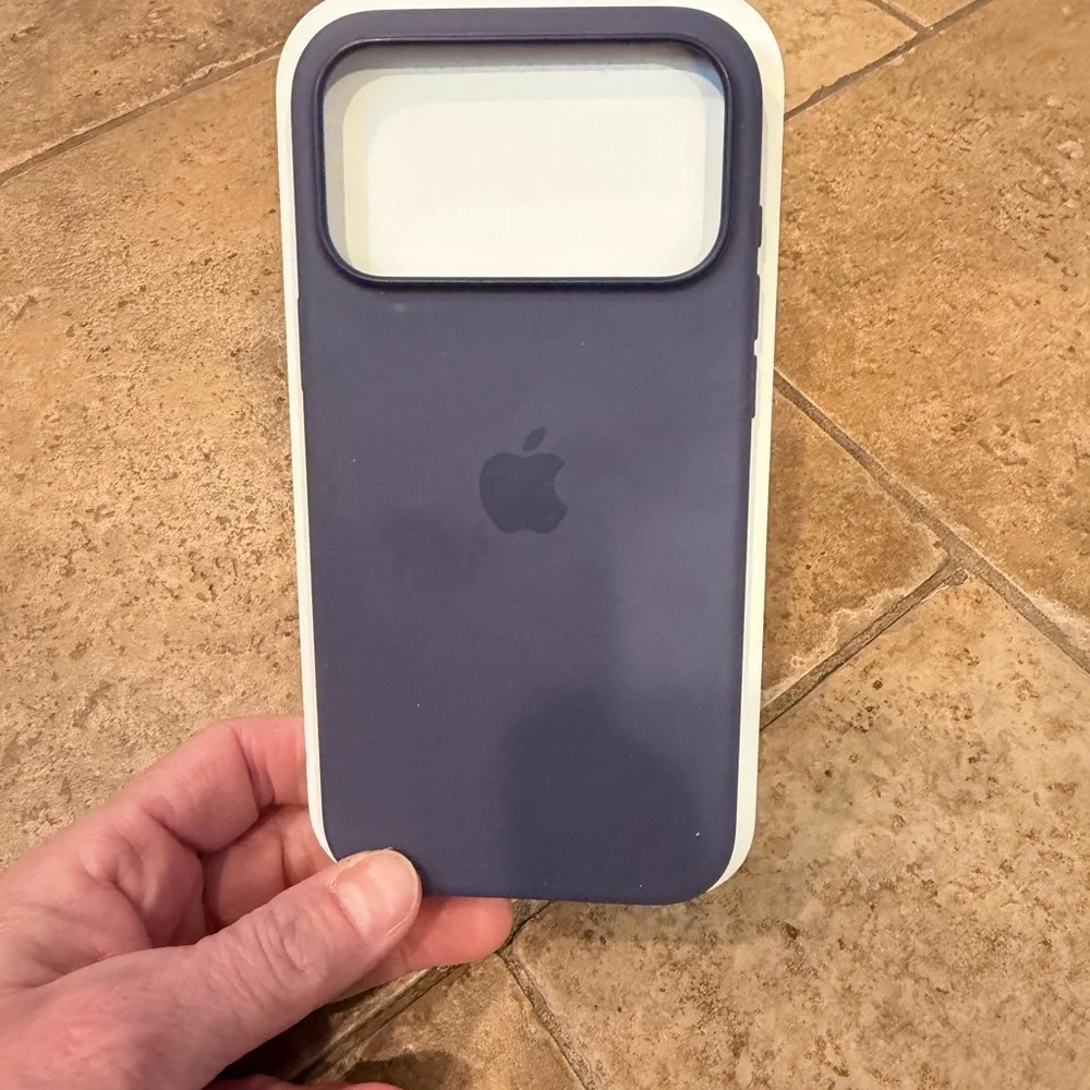 Apple iPhone 17 Pro Max Silicone Case - Lavender